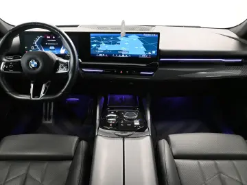 BMW 520 d M Sport  360 ACC HUD KESSY PANO 4x SHZ AHK