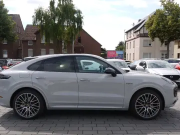 Porsche Cayenne Coupe E-Hybrid Platinum