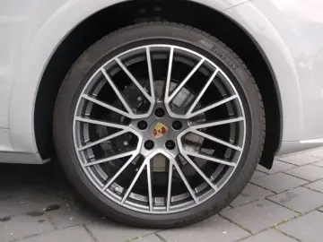 Porsche Cayenne Coupe E-Hybrid Platinum