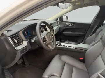 VOLVO XC60 B5 B AWD Plus Dark AHK Head Up GJR 360 V