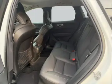 VOLVO XC60 B5 B AWD Plus Dark AHK Head Up GJR 360 V
