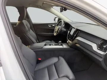 VOLVO XC60 B5 B AWD Plus Dark AHK Head Up GJR 360 V