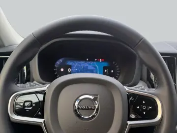 VOLVO XC60 B5 B AWD Plus Dark AHK Head Up GJR 360 V