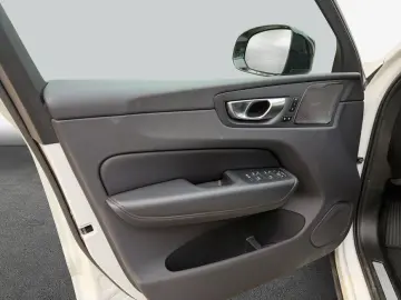 VOLVO XC60 B5 B AWD Plus Dark AHK Head Up GJR 360 V