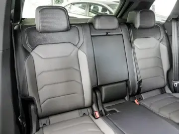 VW Touareg V6 R-LINE BLACK STYLE PANO STANDHZ. LM22