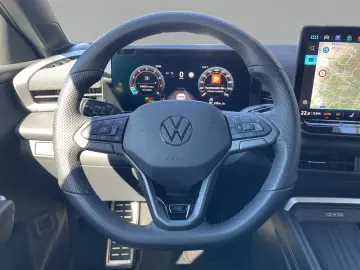 VW T-Roc R-Line 1.5 l eTSI Matrix HuD 360 Kamera SH