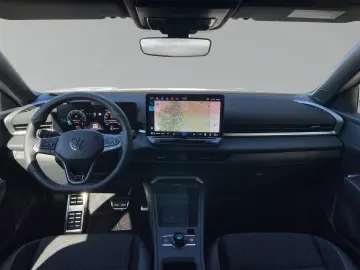 VW T-Roc R-Line 1.5 l eTSI Matrix HuD 360 Kamera SH