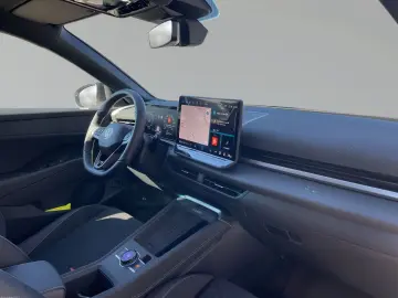 VW T-Roc R-Line 1.5 l eTSI Matrix HuD 360 Kamera SH