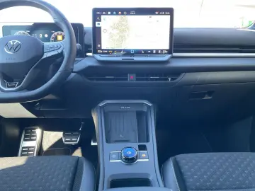 VW T-Roc R-Line 1.5 l eTSI Matrix HuD 360 Kamera SH