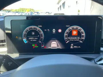 VW T-Roc R-Line 1.5 l eTSI Matrix HuD 360 Kamera SH