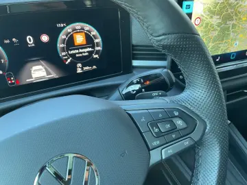 VW T-Roc R-Line 1.5 l eTSI Matrix HuD 360 Kamera SH
