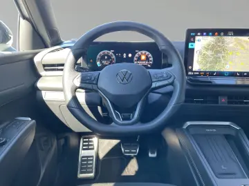 VW T-Roc R-Line 1.5 l eTSI Matrix HuD 360 Kamera SH