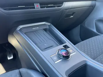 VW T-Roc R-Line 1.5 l eTSI Matrix HuD 360 Kamera SH