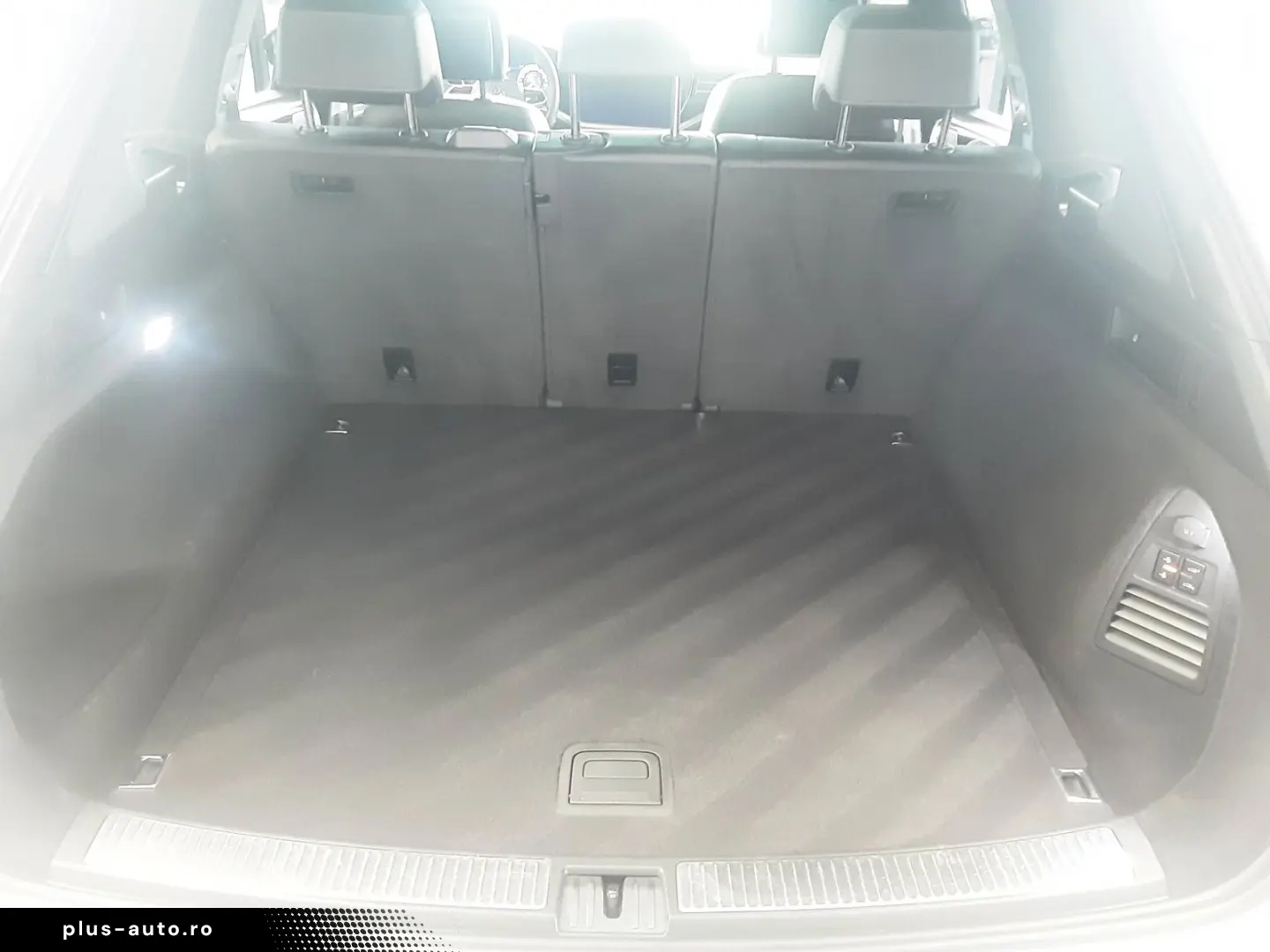 VW Touareg 3.0 V6TDI 4M R-Line PanoDach 360G AHK