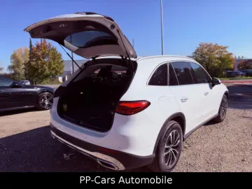 MERCEDES-BENZ GLC 220 d 4M AVA Adv  Pano Sthzg HuD A…