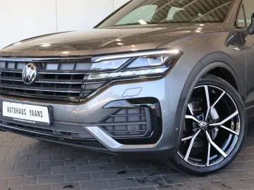 VW Touareg R-Line 3.0 TDI 4M LUFT STDHZG PANO 22