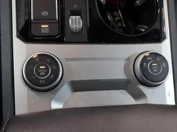 VW Touareg R-Line 3.0 TDI 4M LUFT STDHZG PANO 22