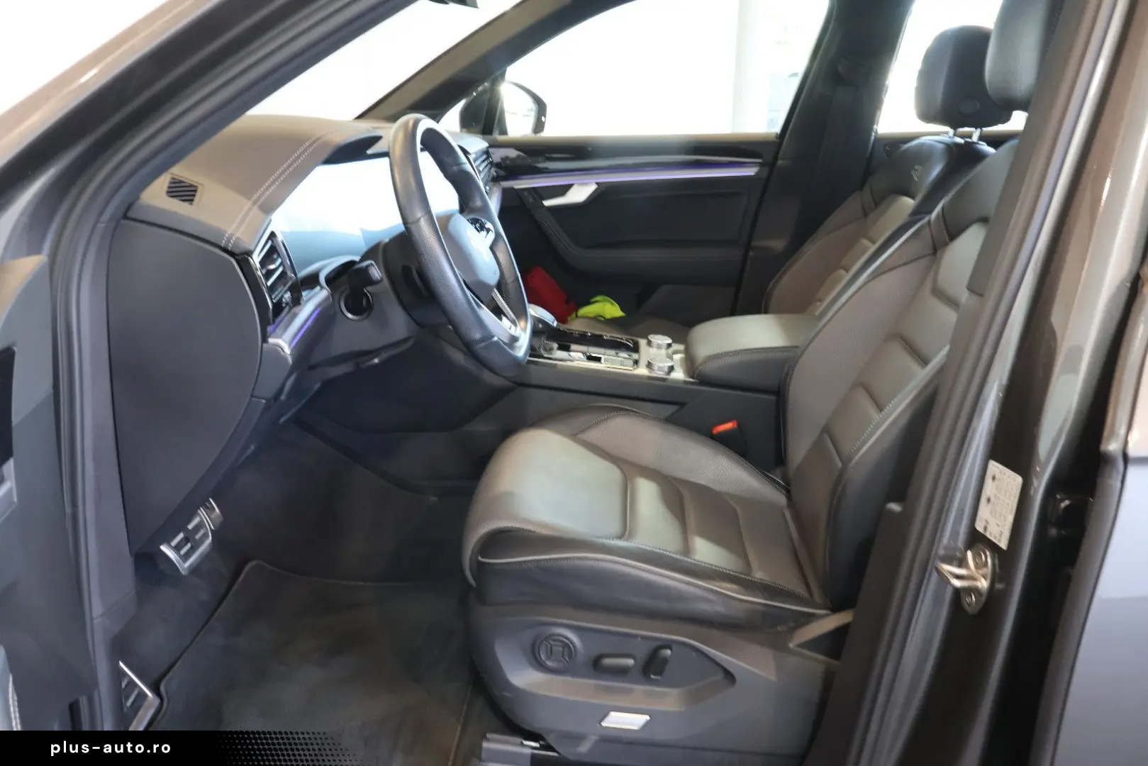 VW Touareg R-Line 3.0 TDI 4M LUFT STDHZG PANO 22