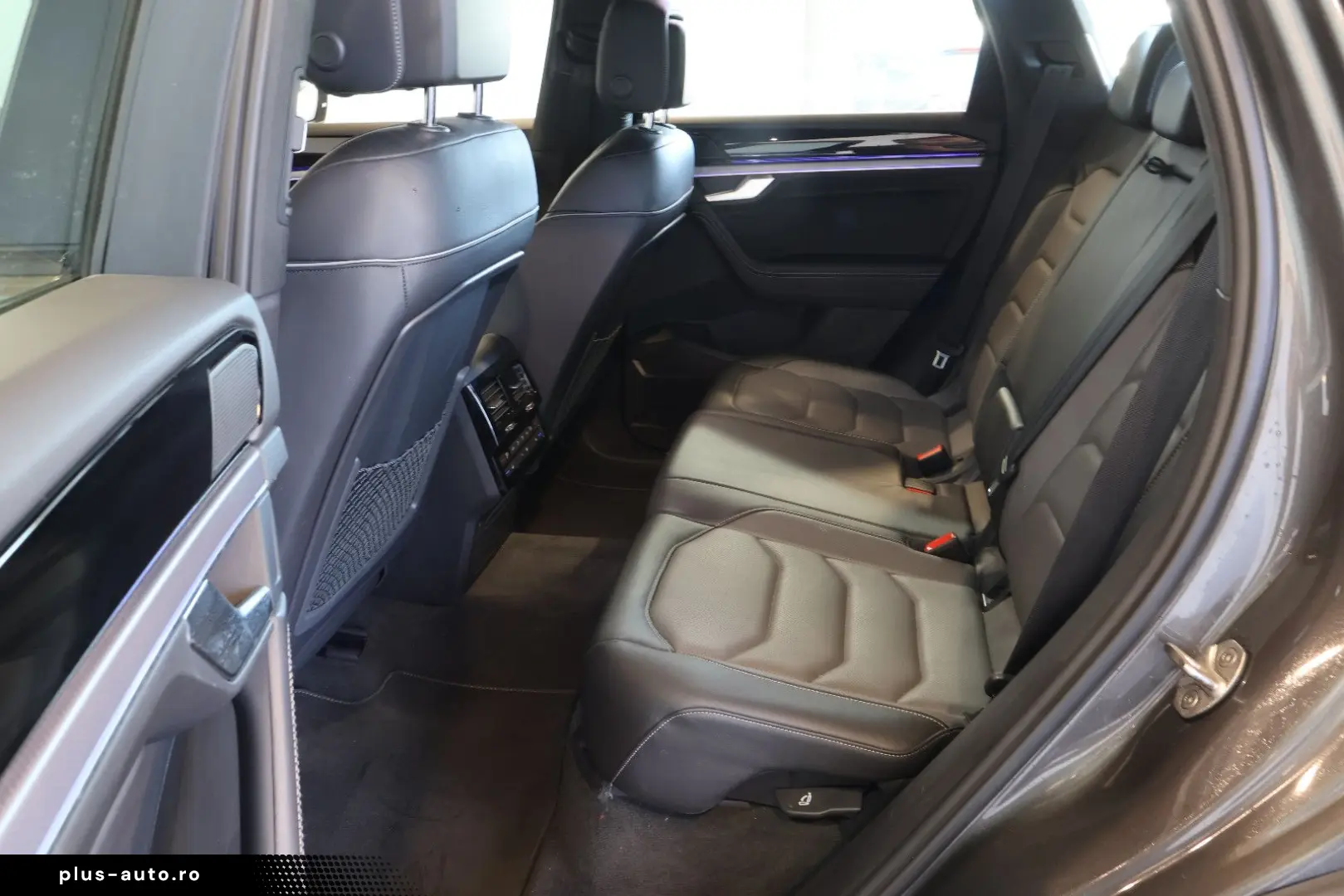 VW Touareg R-Line 3.0 TDI 4M LUFT STDHZG PANO 22
