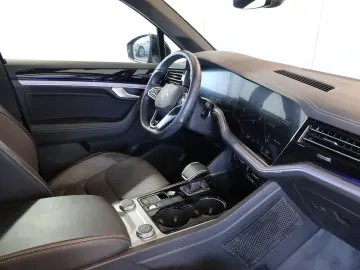 VW Touareg R-Line 3.0 TDI 4M LUFT STDHZG PANO 22