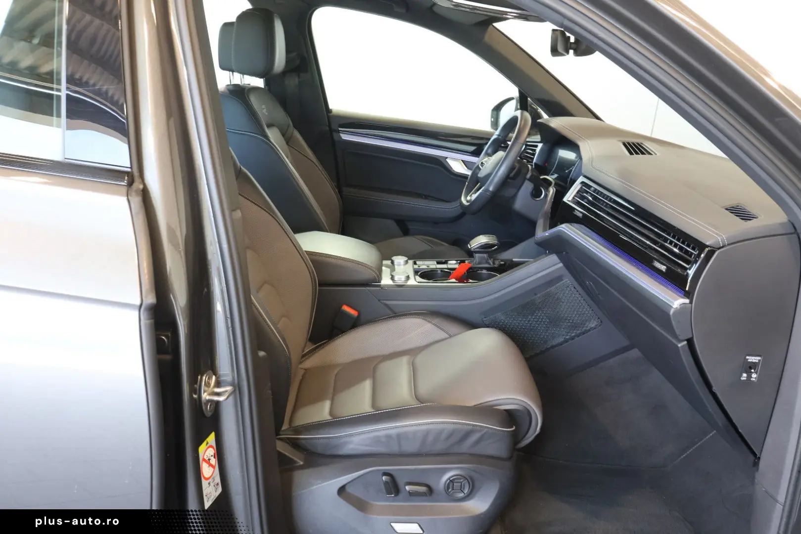 VW Touareg R-Line 3.0 TDI 4M LUFT STDHZG PANO 22