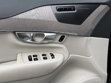 VOLVO XC 90 Plus Dark Recharge Plug-In Hybrid AWD