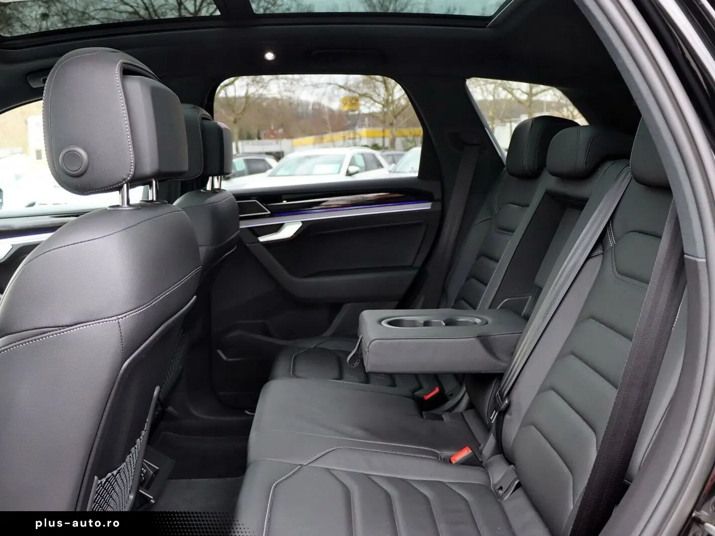 VW Touareg R-Line 4MOTION 3.0 V6 TDI SCR PANO AHK D