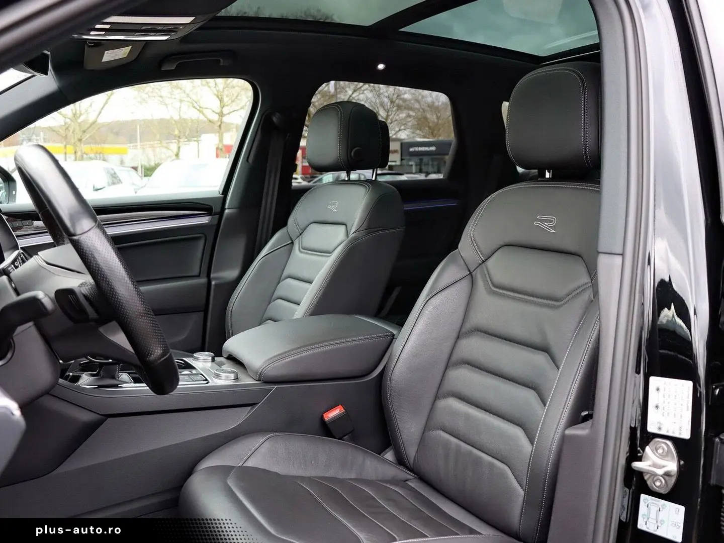 VW Touareg R-Line 4MOTION 3.0 V6 TDI SCR PANO AHK D