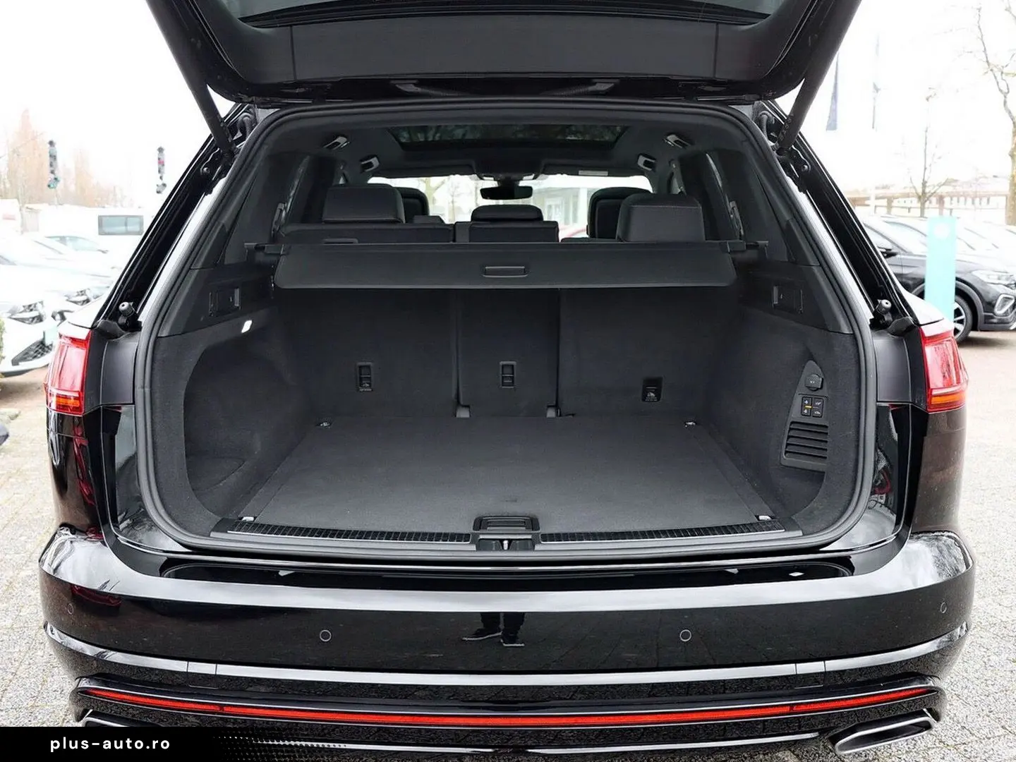 VW Touareg R-Line 4MOTION 3.0 V6 TDI SCR PANO AHK D