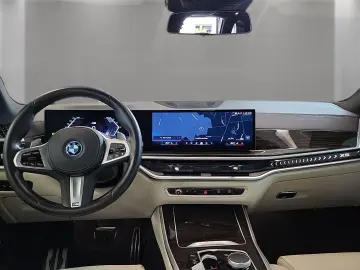 BMW X5 xDrive50e M Sport Navi AHK Kamera Pano.Dach