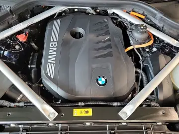 BMW X5 xDrive50e M Sport Navi AHK Kamera Pano.Dach