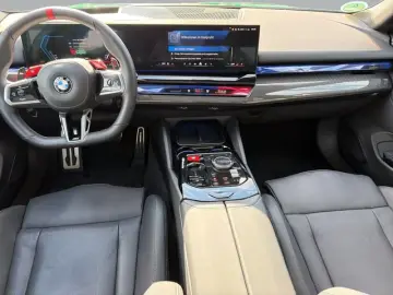 BMW M5 Limousine   360  HEAD-UP MASSAGE