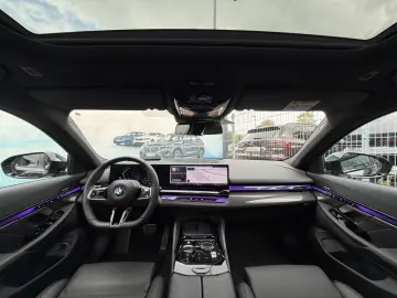 BMW 520i M Sport Pano AHK Adapt.LED h&k DA-Prof PA