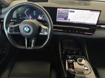 BMW 520d M Sport PRO AHK LED  360CAM B&W LHZ iGlow