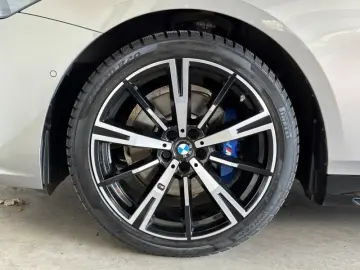BMW 520d M Sport PRO AHK LED  360CAM B&W LHZ iGlow