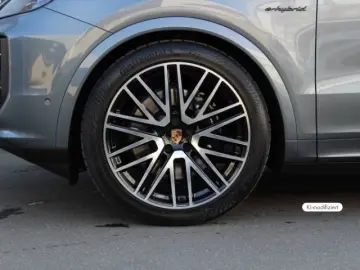 Porsche CayenneE-Hybrid Coupe Black Edition