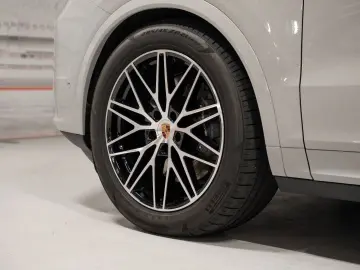 PORSCHE Cayenne E-Hybrid Coupe Black Edition