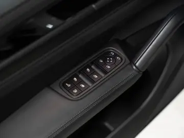 PORSCHE Cayenne E-Hybrid Coupe Black Edition