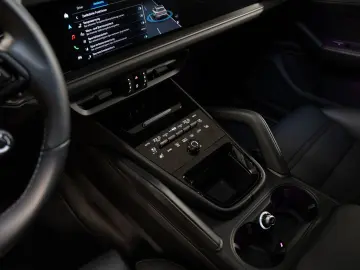 PORSCHE Cayenne E-Hybrid Coupe Black Edition