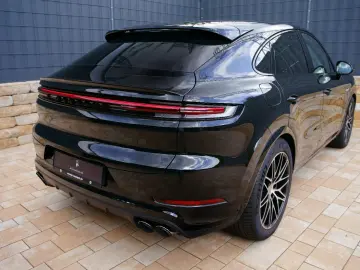 Porsche Cayenne Coupe E-Hybrid Black Edition RED BLACK
