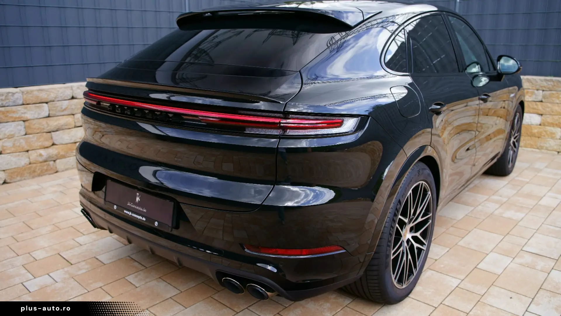 Porsche Cayenne Coupe E-Hybrid Black Edition RED BLACK