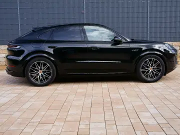 Porsche Cayenne Coupe E-Hybrid Black Edition RED BLACK