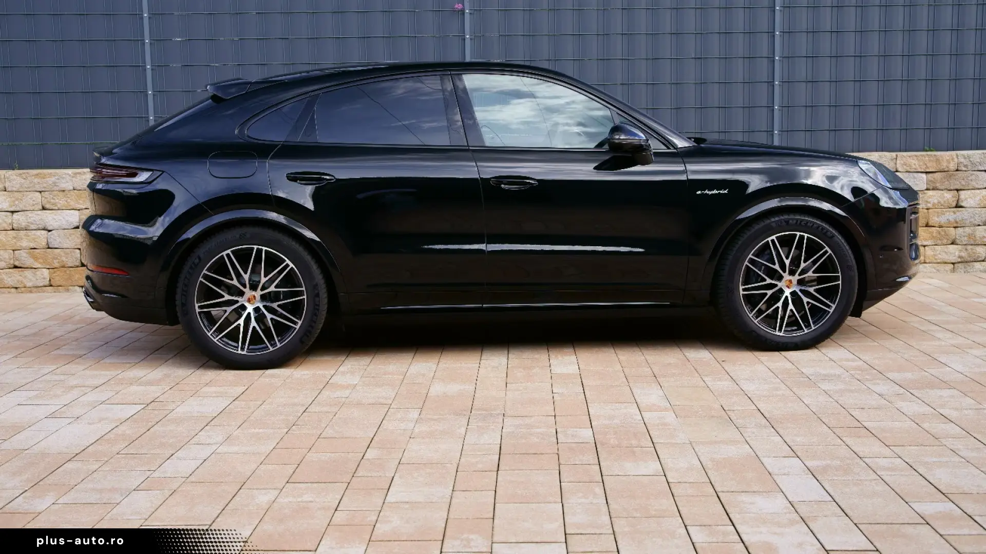 Porsche Cayenne Coupe E-Hybrid Black Edition RED BLACK