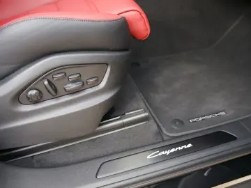 Porsche Cayenne Coupe E-Hybrid Black Edition RED BLACK