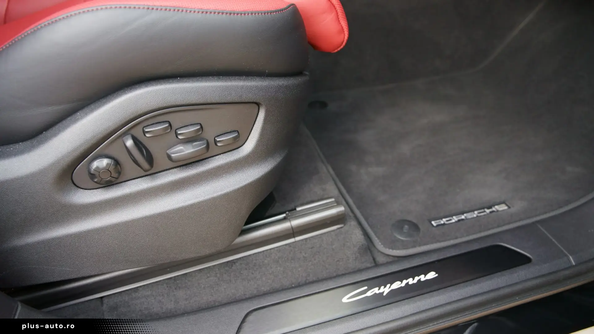 Porsche Cayenne Coupe E-Hybrid Black Edition RED BLACK