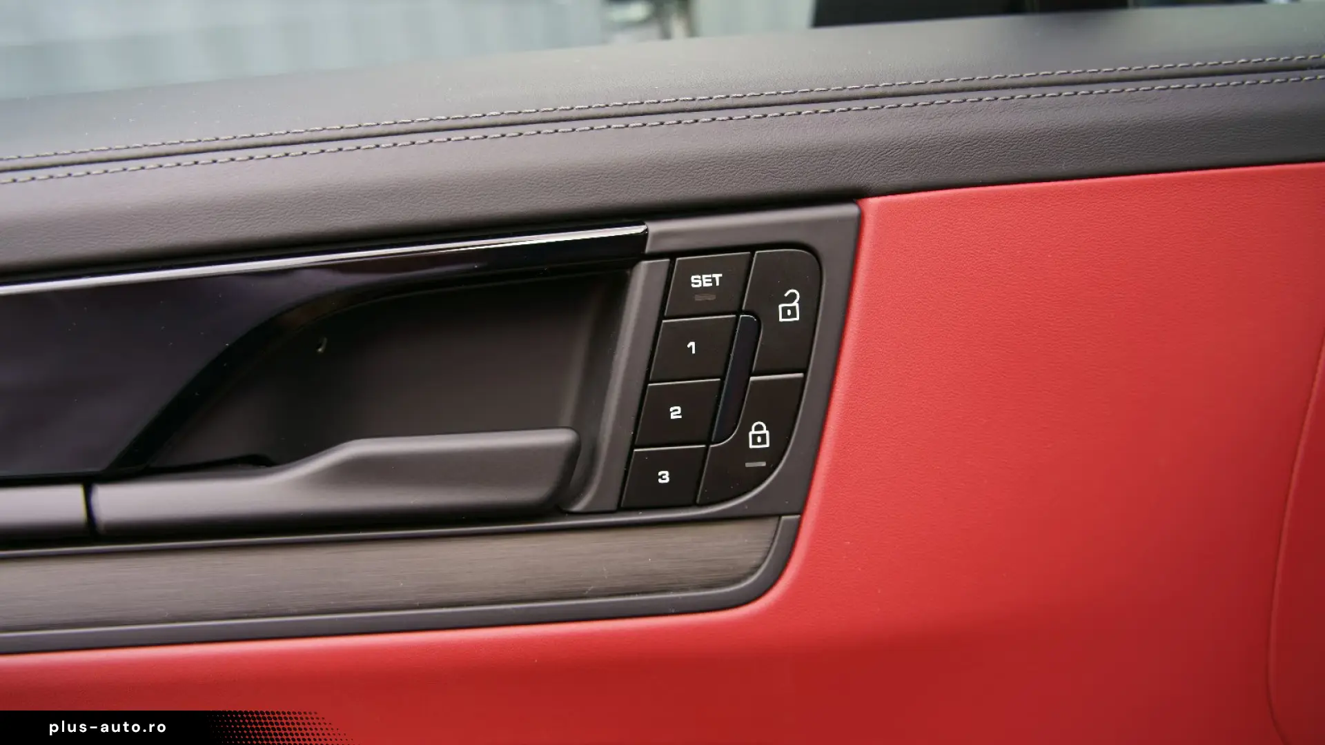 Porsche Cayenne Coupe E-Hybrid Black Edition RED BLACK