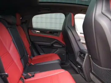 Porsche Cayenne Coupe E-Hybrid Black Edition RED BLACK
