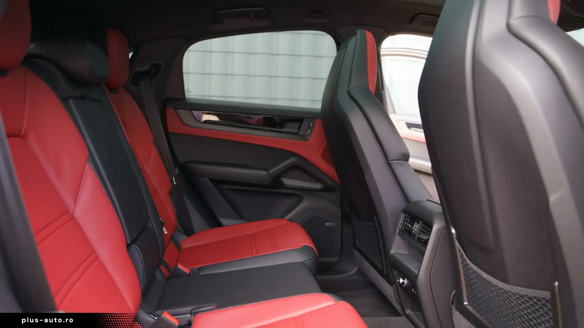 Porsche Cayenne Coupe E-Hybrid Black Edition RED BLACK