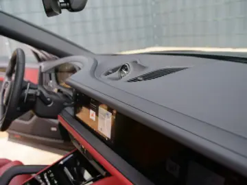 Porsche Cayenne Coupe E-Hybrid Black Edition RED BLACK