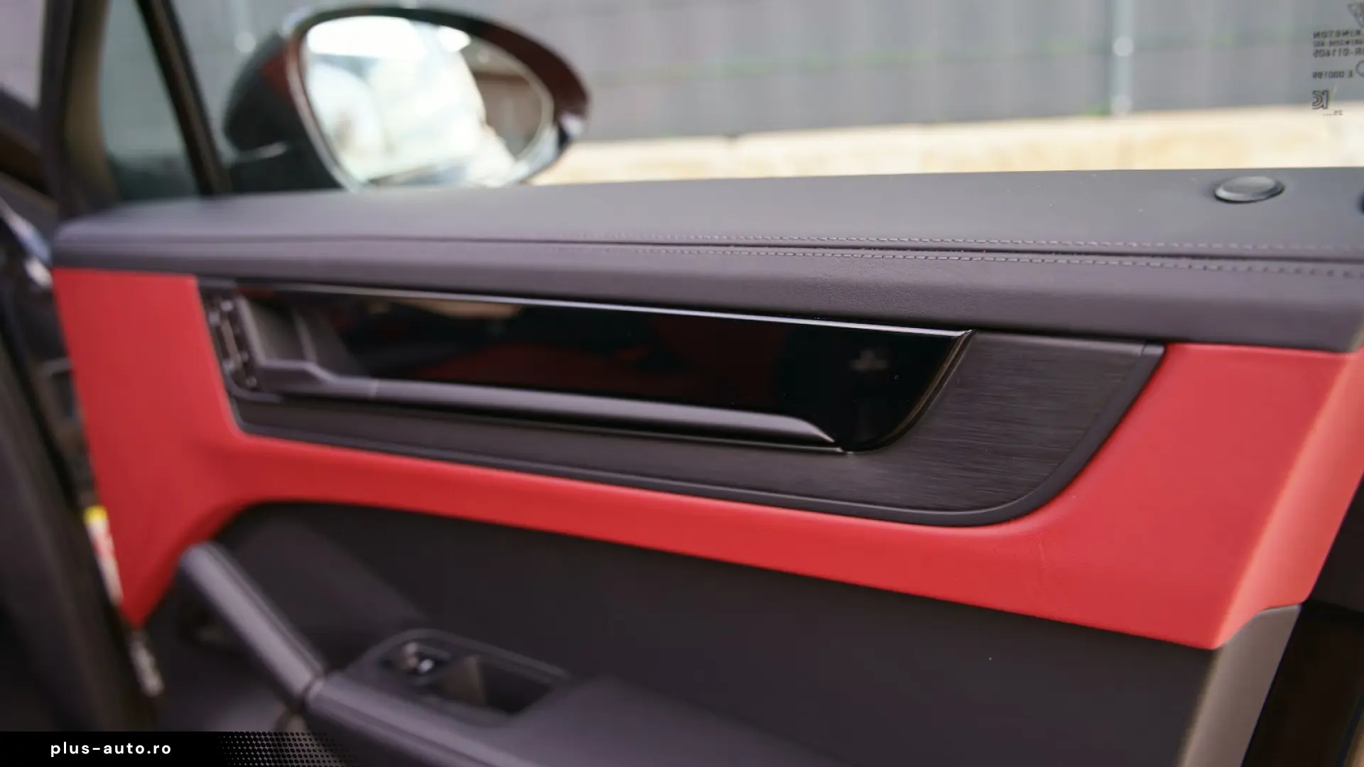 Porsche Cayenne Coupe E-Hybrid Black Edition RED BLACK